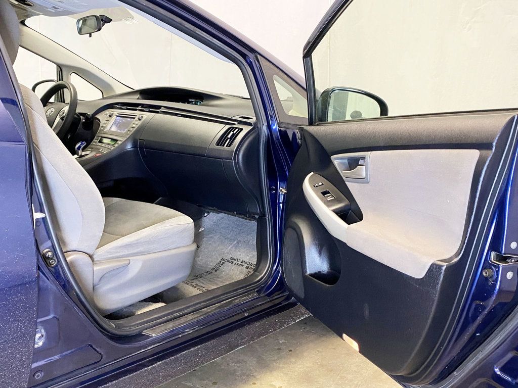 2014 Toyota Prius 5dr Hatchback Three - 22963342 - 38