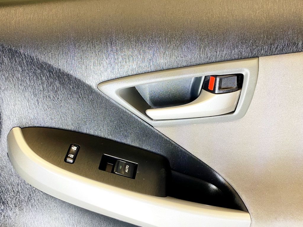 2014 Toyota Prius 5dr Hatchback Three - 22963342 - 39