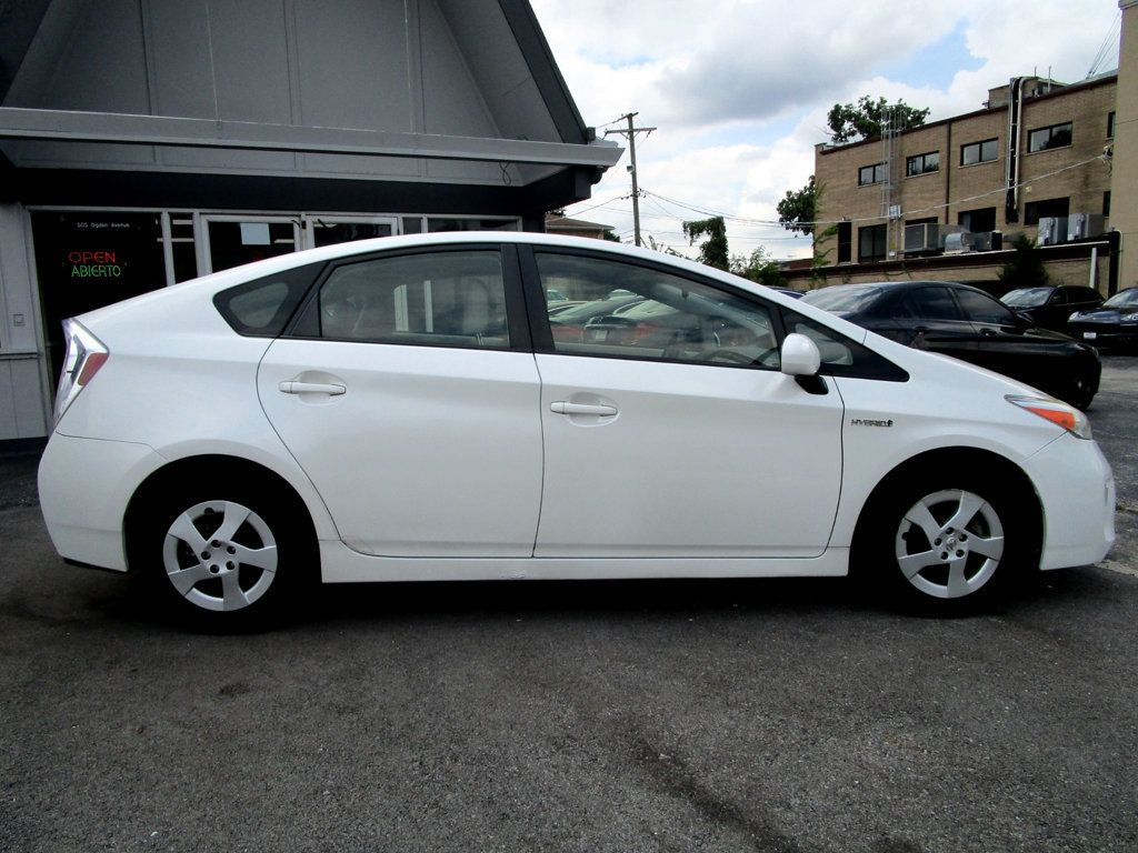 2014 Toyota Prius Three photo 10