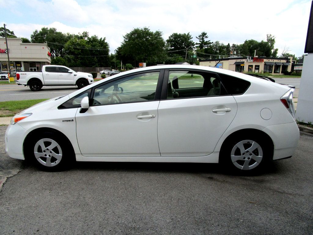 2014 Toyota Prius Three photo 11