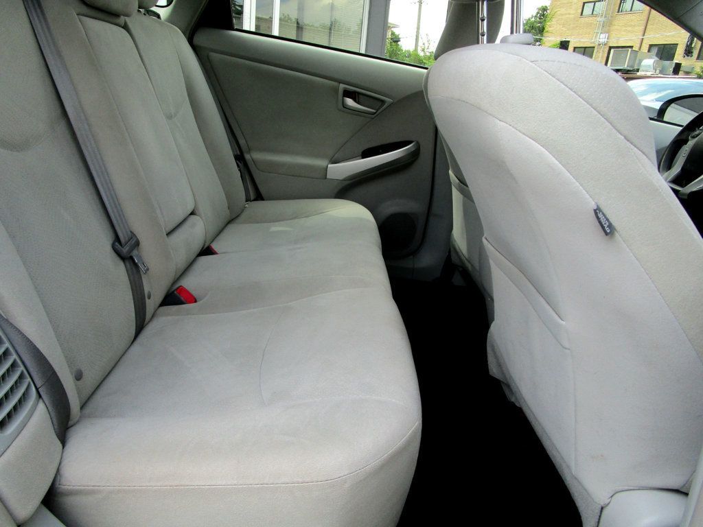 2014 Toyota Prius Three photo 15