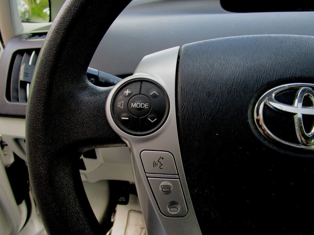2014 Toyota Prius Three photo 18