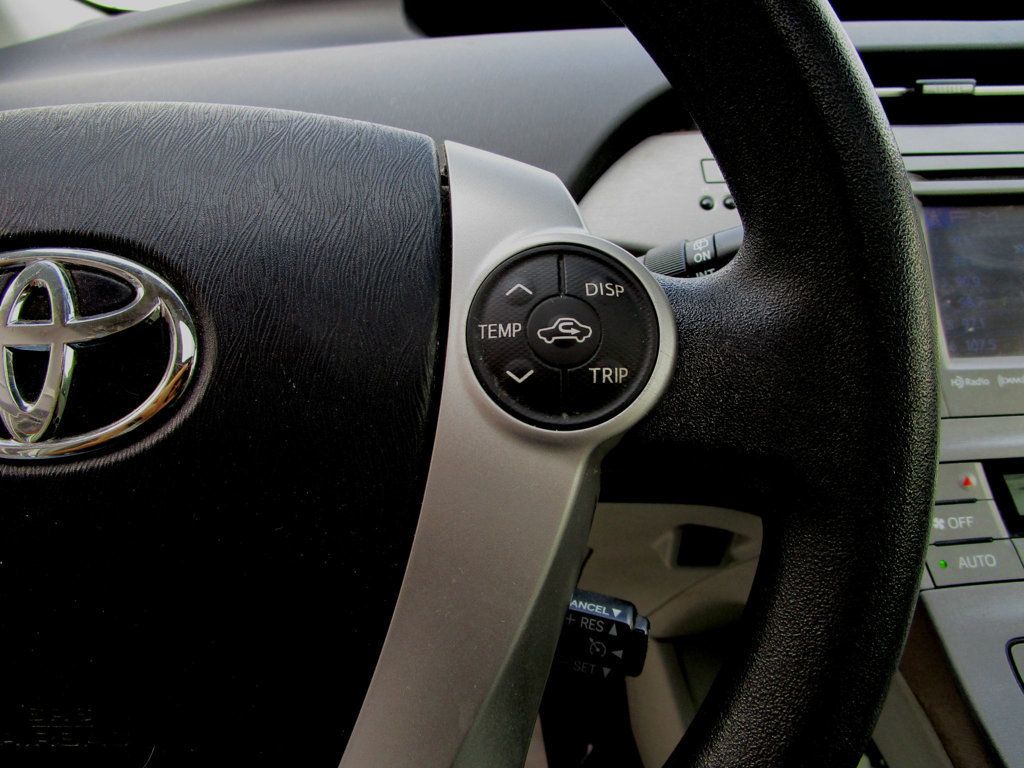 2014 Toyota Prius Three photo 19