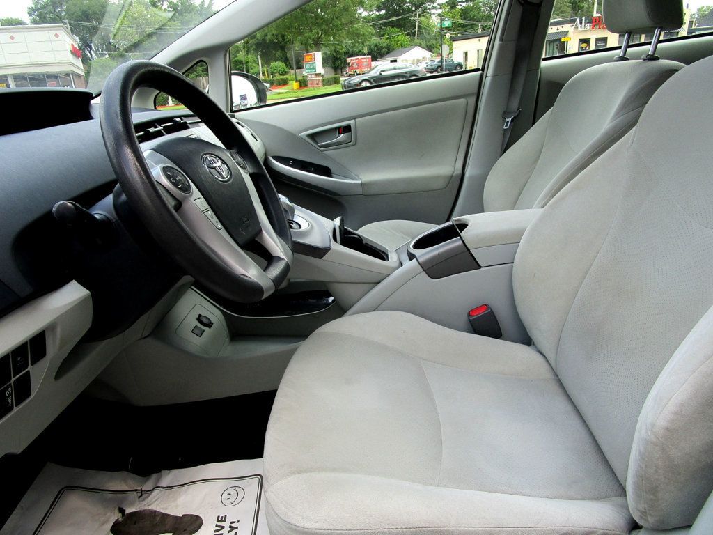 2014 Toyota Prius Three photo 2