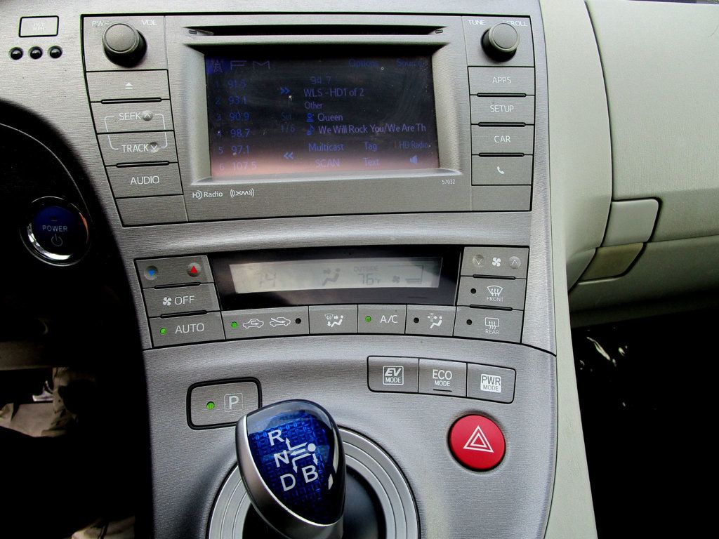2014 Toyota Prius Three photo 20