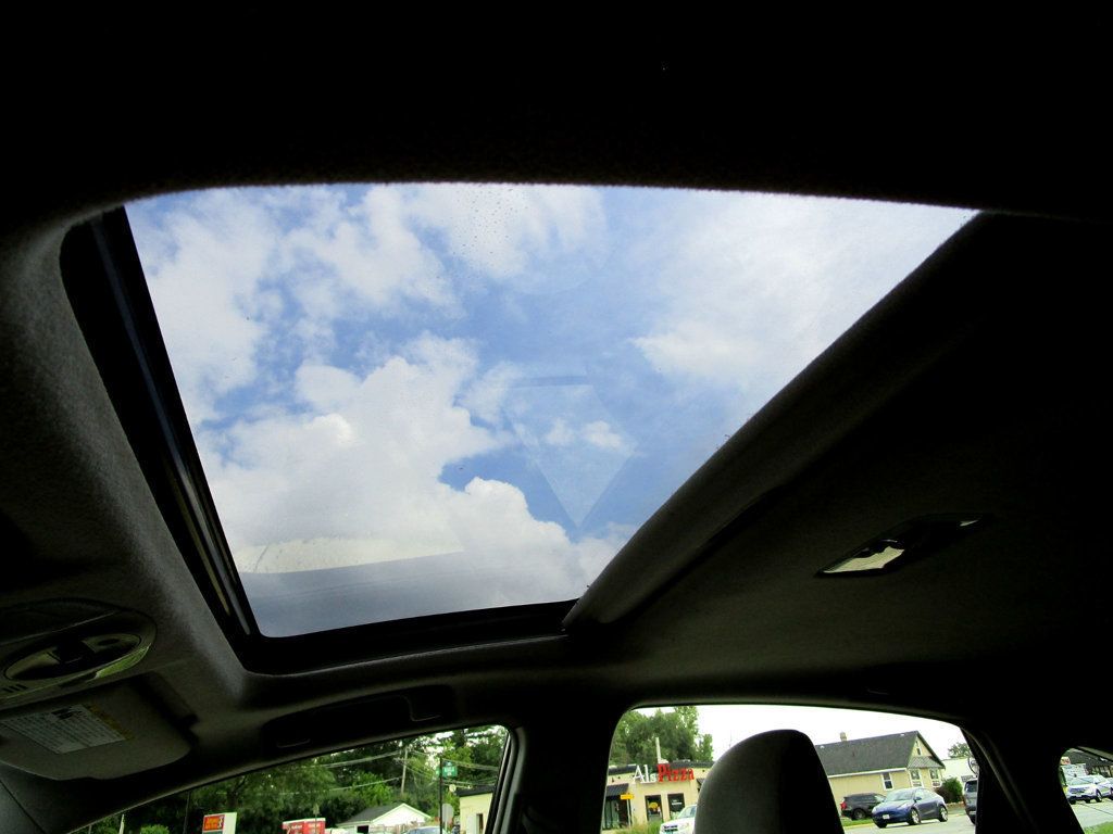 2014 Toyota Prius Three photo 21