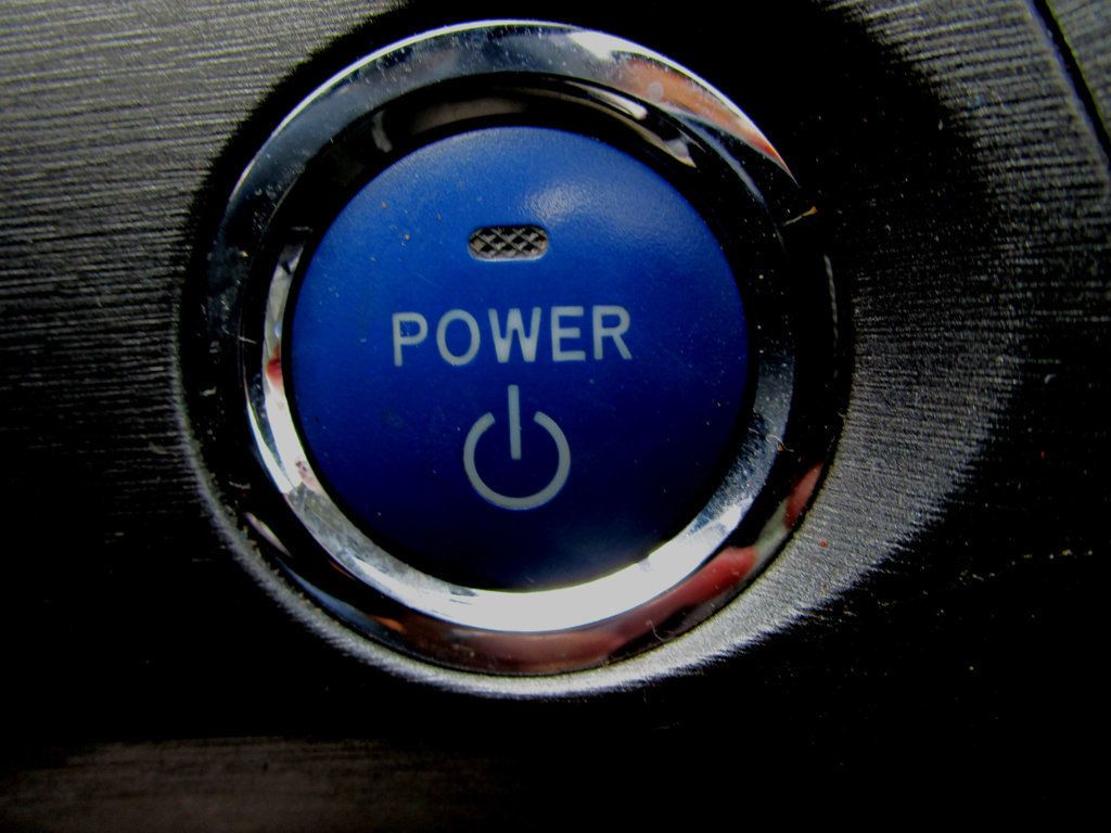 2014 Toyota Prius Three photo 24