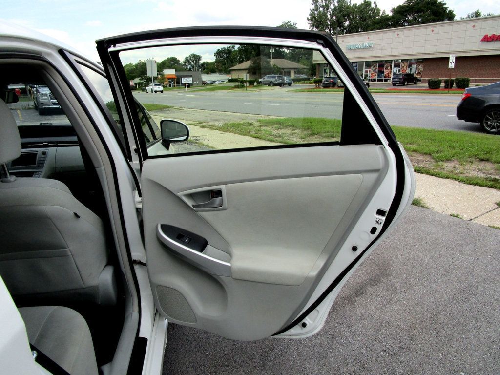 2014 Toyota Prius Three photo 29