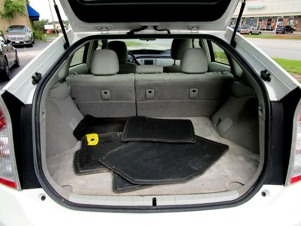2014 Toyota Prius Three photo 30