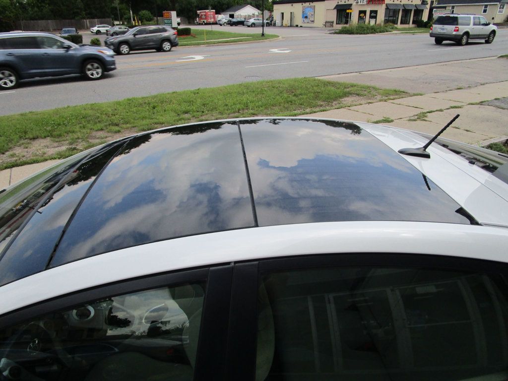 2014 Toyota Prius Three photo 31