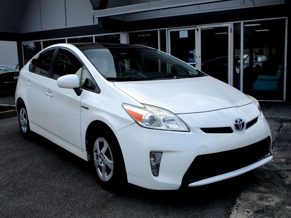 2014 Toyota Prius Three photo 6