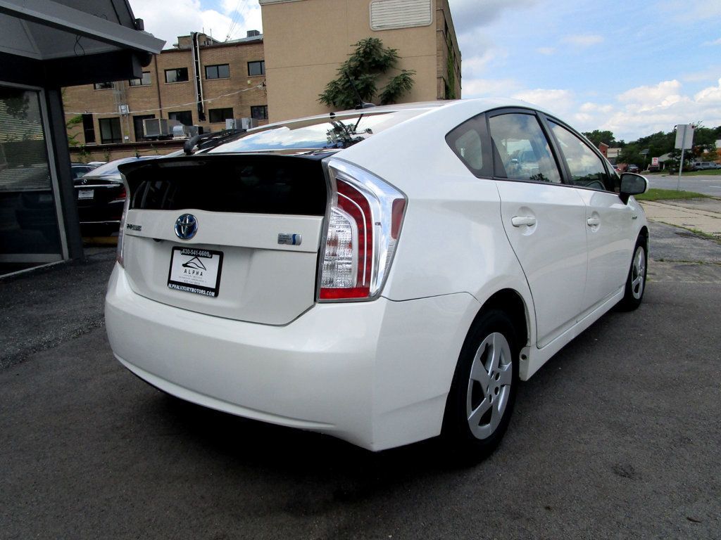 2014 Toyota Prius Three photo 7