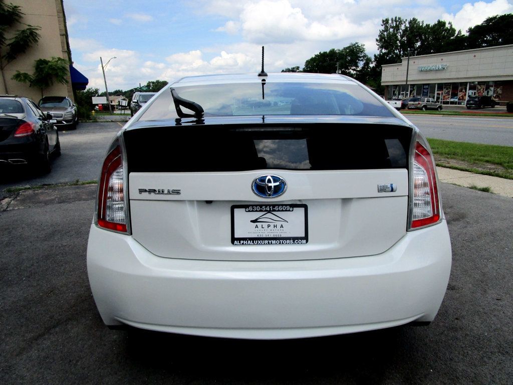 2014 Toyota Prius Three photo 8