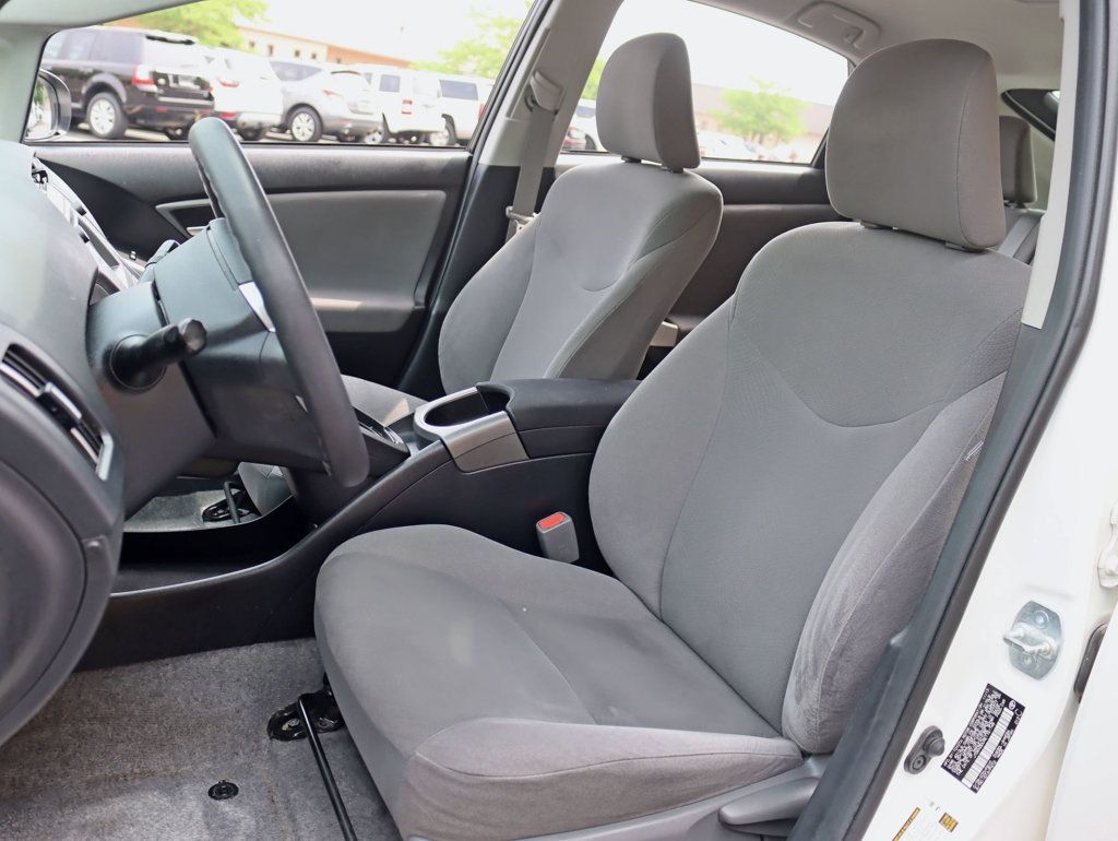 2014 Toyota Prius 5dr Hatchback Two - 22867096 - 16
