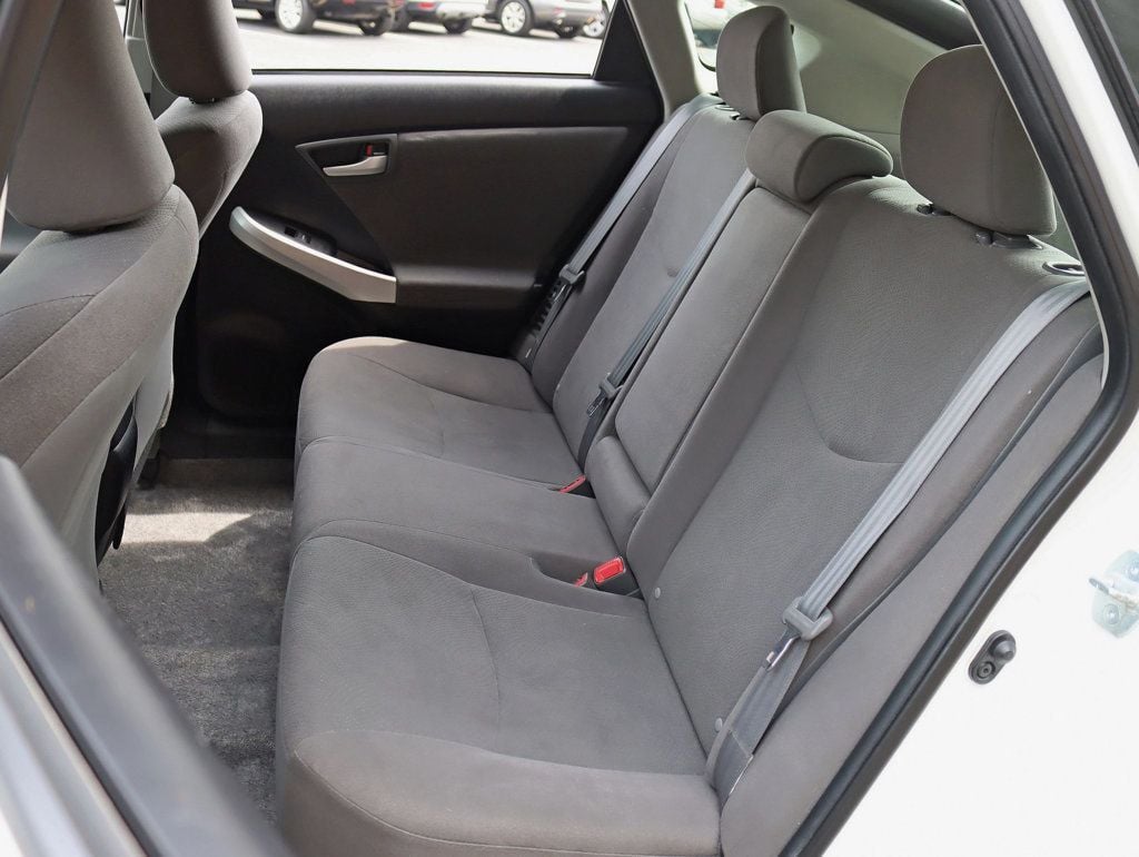 2014 Toyota Prius 5dr Hatchback Two - 22867096 - 18
