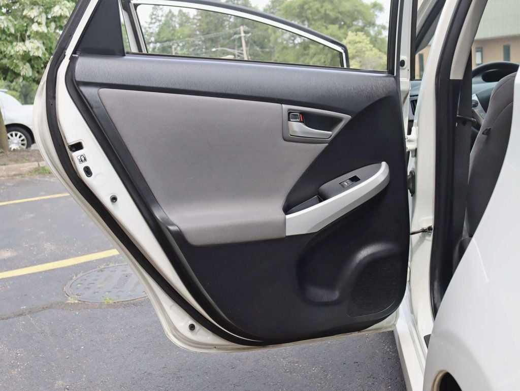 2014 Toyota Prius 5dr Hatchback Two - 22867096 - 22