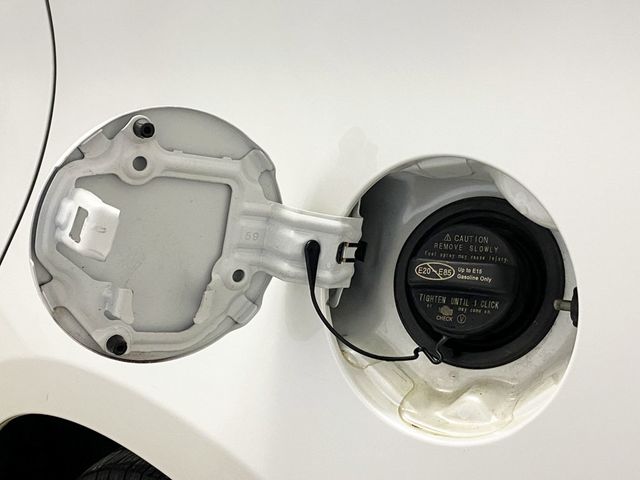 2014 Toyota Prius 5dr Hatchback Two - 22965767 - 14