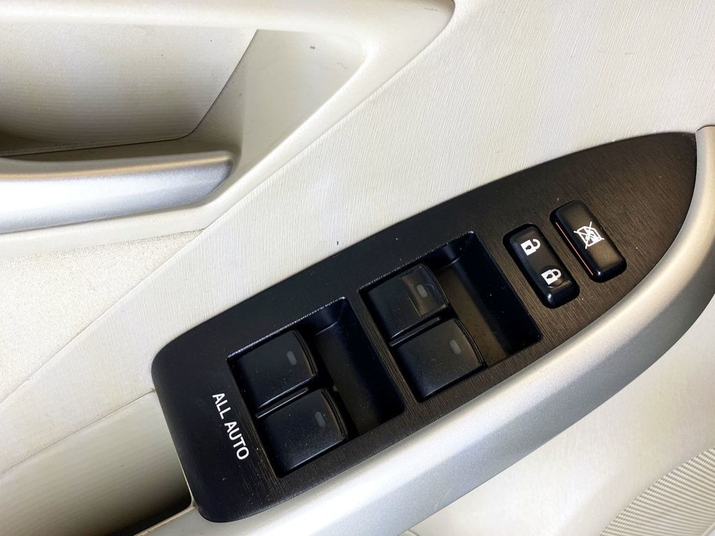 2014 Toyota Prius 5dr Hatchback Two - 22965767 - 16