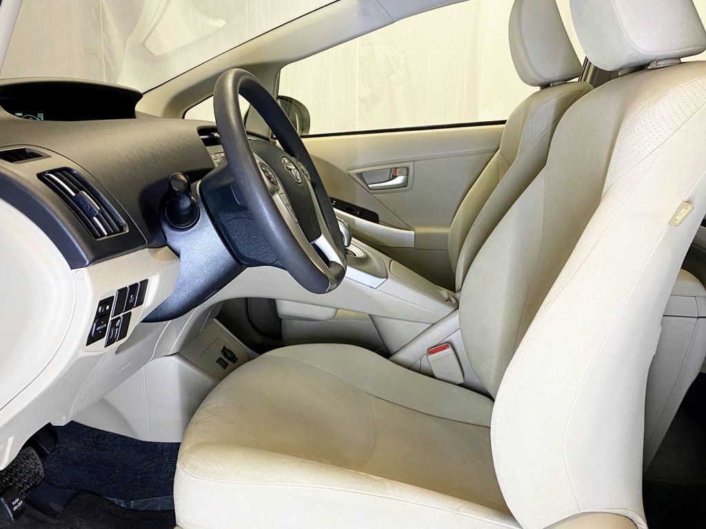 2014 Toyota Prius 5dr Hatchback Two - 22965767 - 17