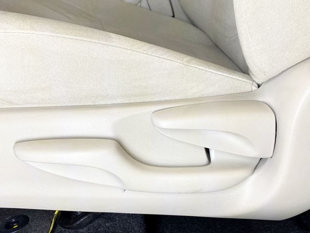 2014 Toyota Prius 5dr Hatchback Two - 22965767 - 18