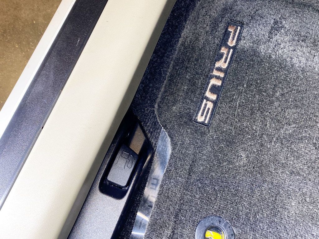 2014 Toyota Prius 5dr Hatchback Two - 22965767 - 20