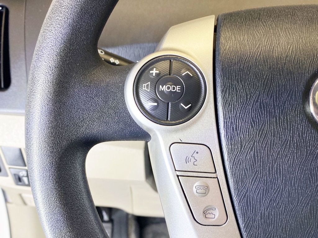 2014 Toyota Prius 5dr Hatchback Two - 22965767 - 23