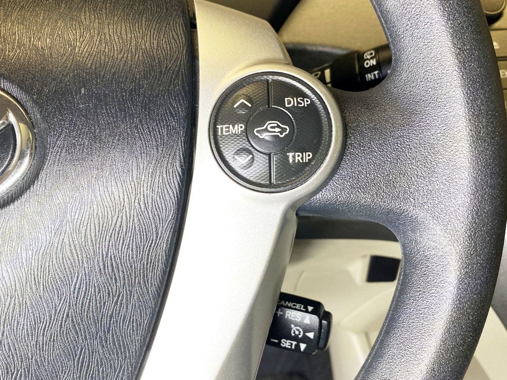 2014 Toyota Prius 5dr Hatchback Two - 22965767 - 24