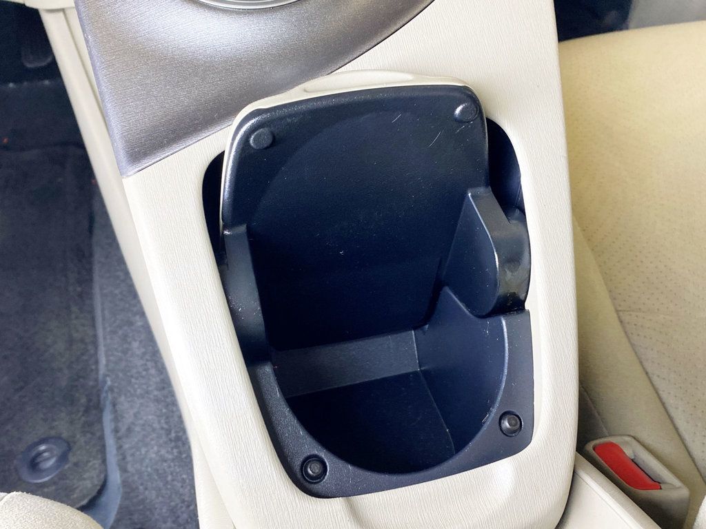 2014 Toyota Prius 5dr Hatchback Two - 22965767 - 32