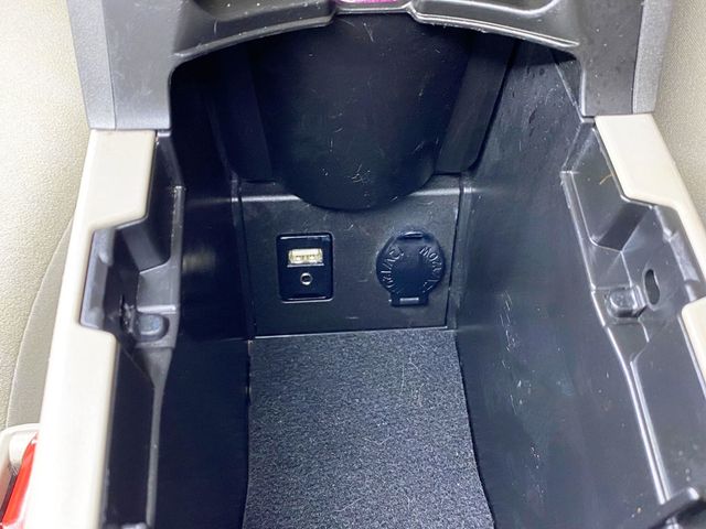 2014 Toyota Prius 5dr Hatchback Two - 22965767 - 35