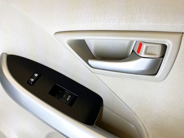 2014 Toyota Prius 5dr Hatchback Two - 22965767 - 39