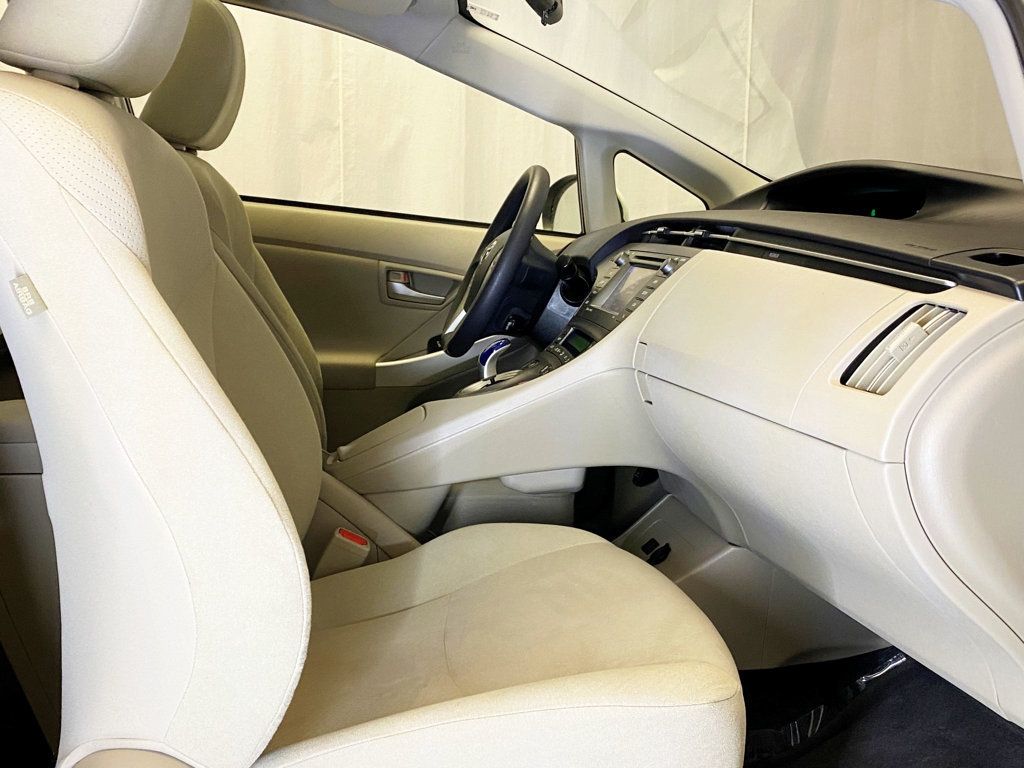 2014 Toyota Prius 5dr Hatchback Two - 22965767 - 40