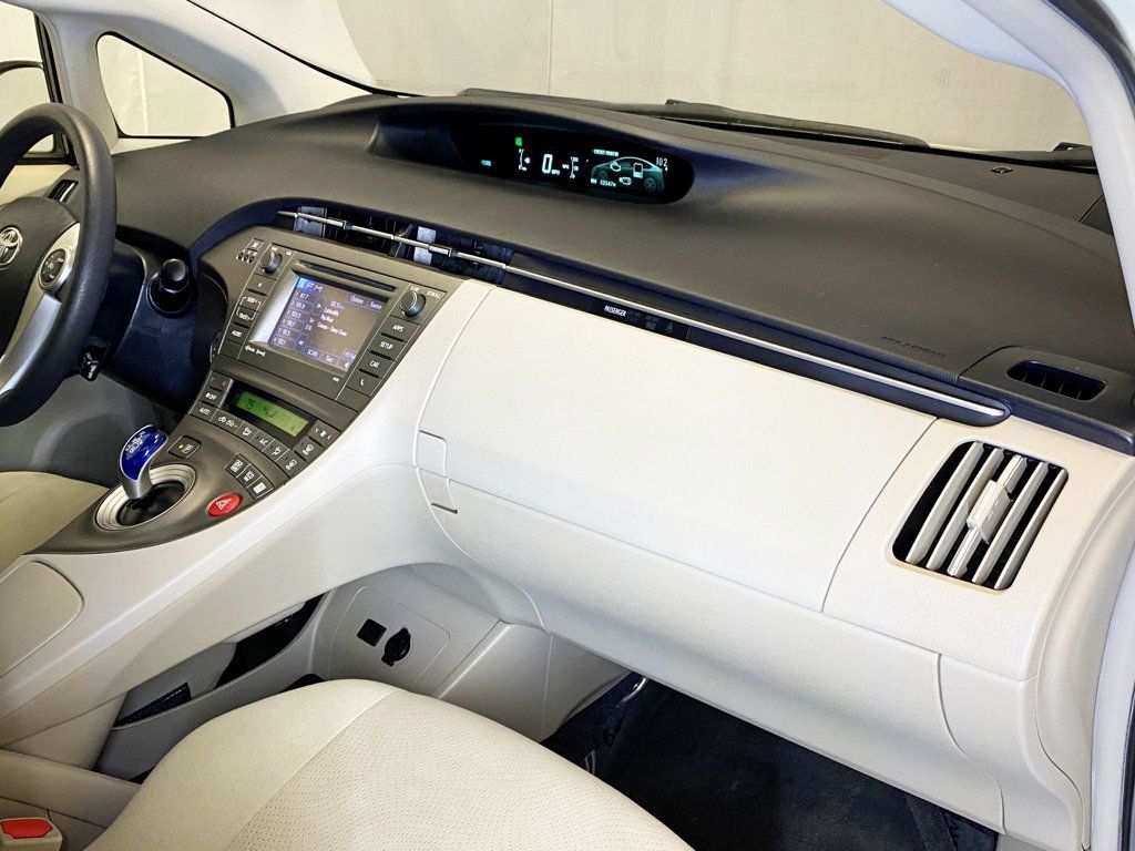 2014 Toyota Prius 5dr Hatchback Two - 22965767 - 41