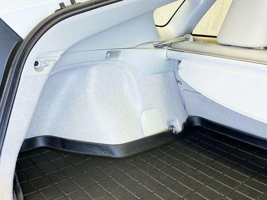 2014 Toyota Prius 5dr Hatchback Two - 22965767 - 51