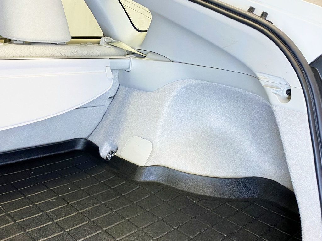 2014 Toyota Prius 5dr Hatchback Two - 22965767 - 52