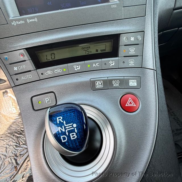 2014 Toyota Prius 5DR THREE W/SOLAR ROOF PACKAGE - 23001779 - 32