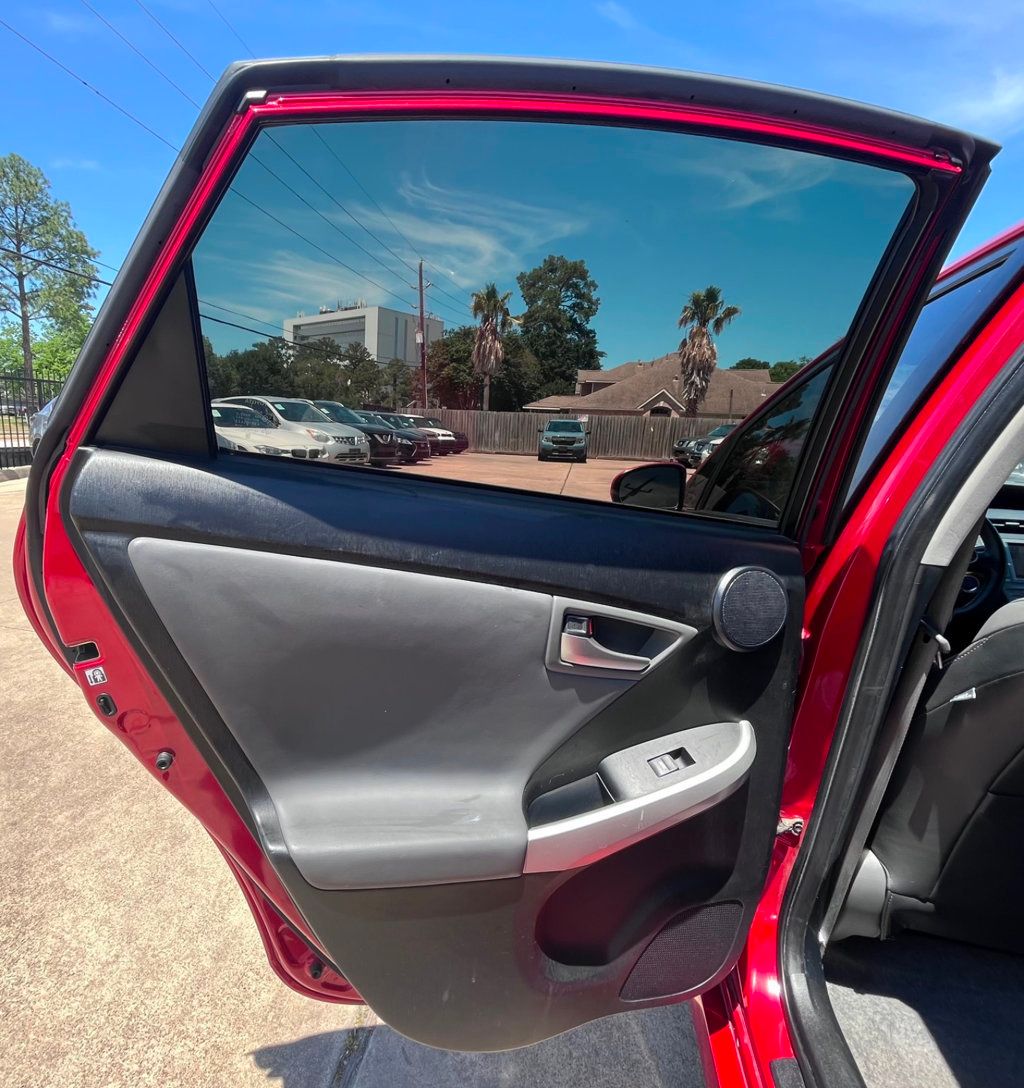 2014 Toyota Prius Prius /Sunroof/Navigation/Reverse Camera - 22411468 - 30
