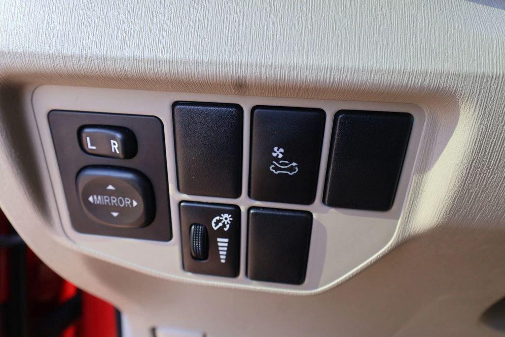 2014 Toyota Prius THREE TRIM LEVEL, HATCHBACK, GOOD SERVICE HISTORY!!! - 22955785 - 11