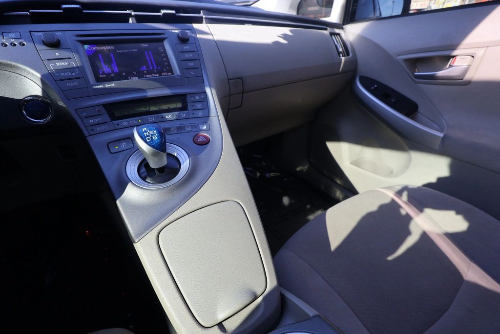 2014 Toyota Prius THREE TRIM LEVEL, HATCHBACK, GOOD SERVICE HISTORY!!! - 22955785 - 17