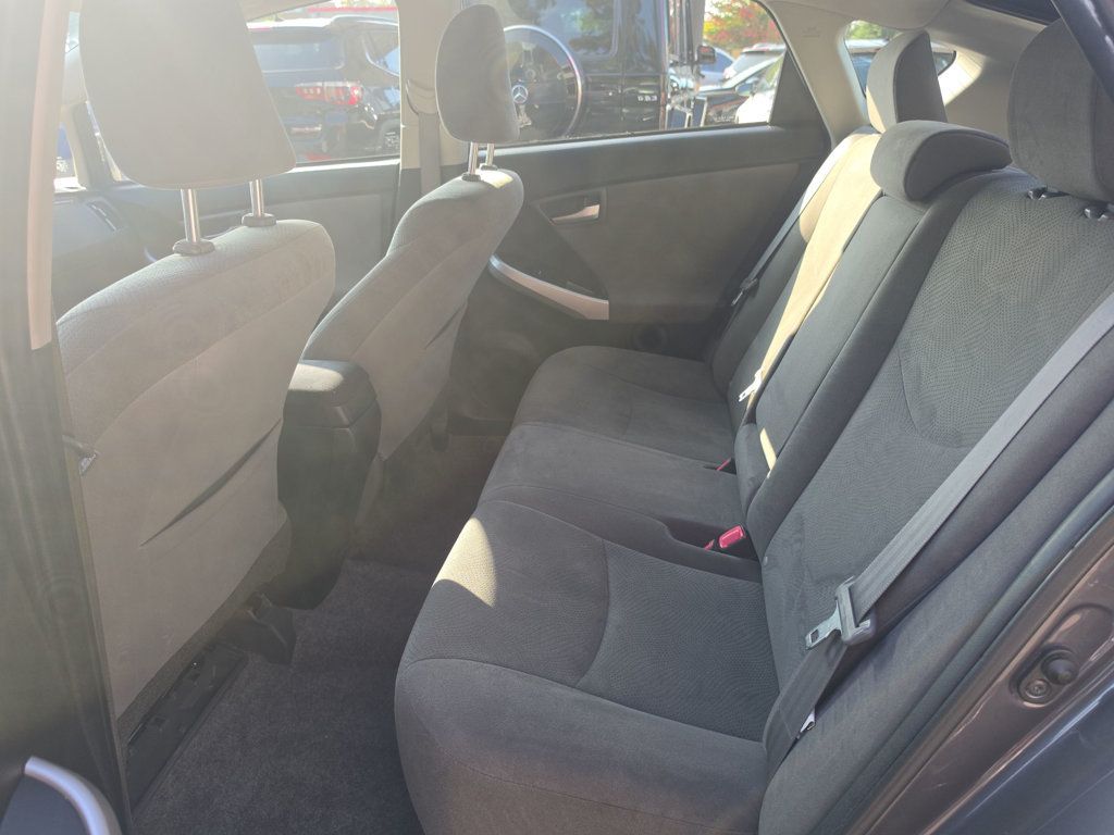 Toyota Prius photo 10