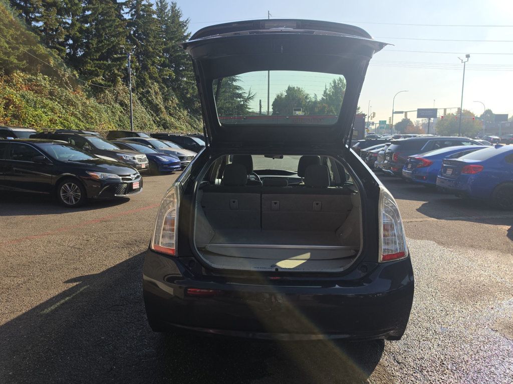 Toyota Prius photo 11