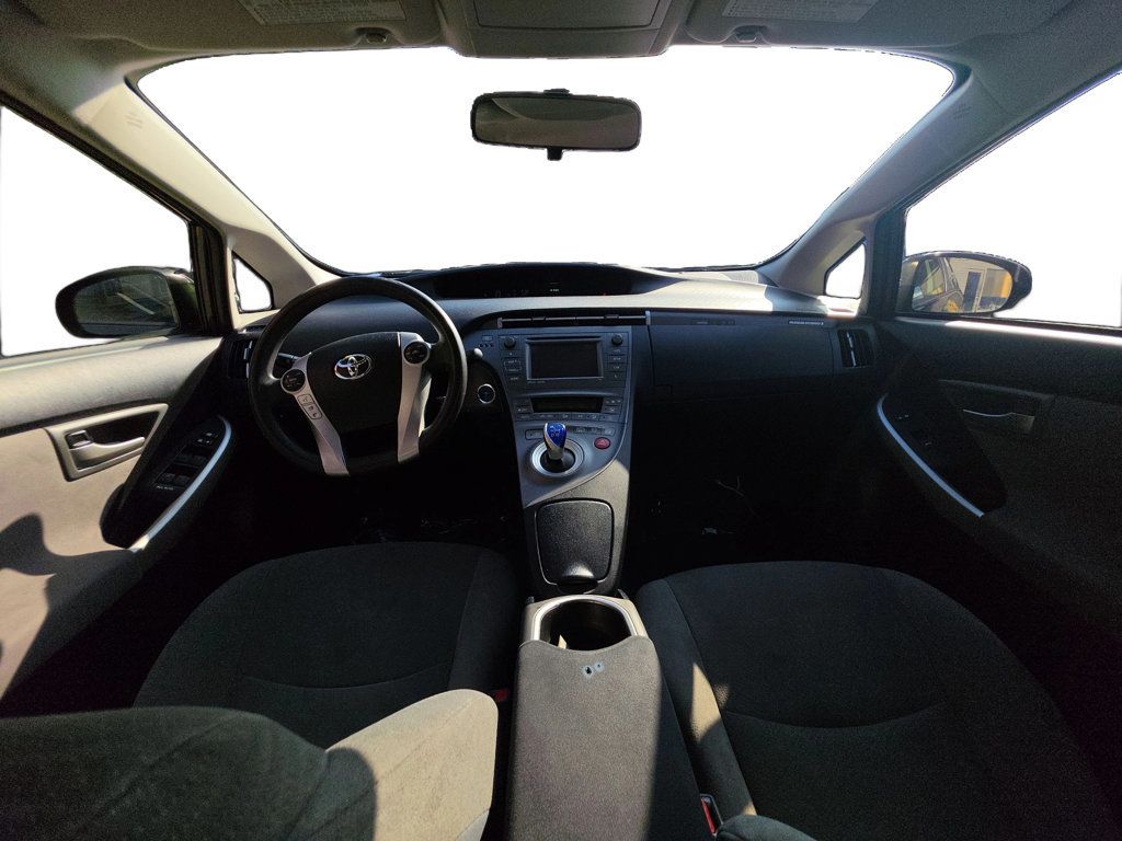 Toyota Prius photo 12