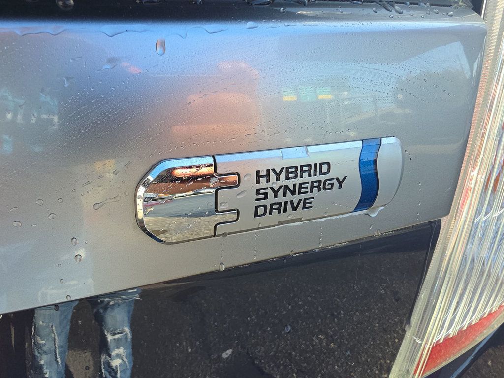 Toyota Prius photo 24