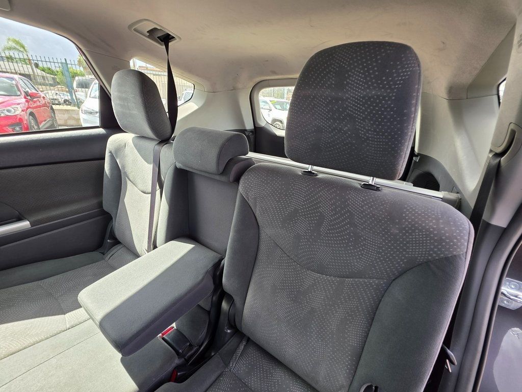 2014 Toyota Prius v - 22932413 - 14