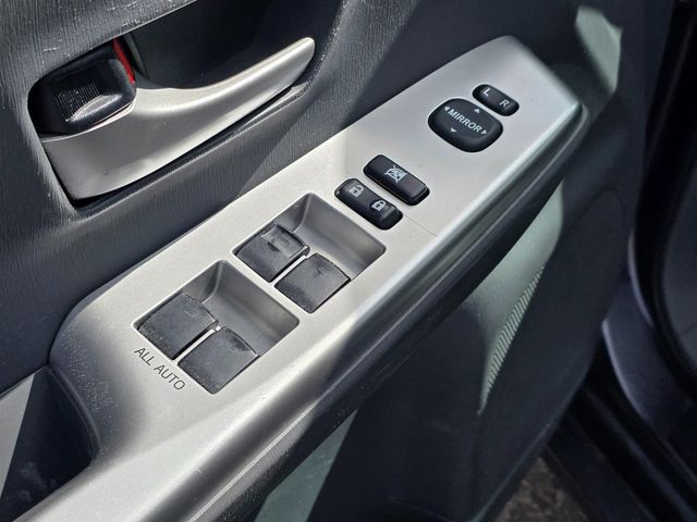 2014 Toyota Prius v  - 22932413 - 16