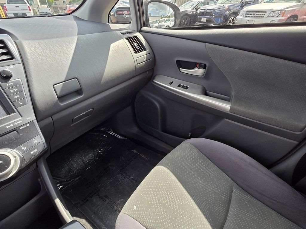 2014 Toyota Prius v - 22932413 - 21