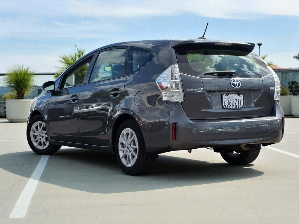 2014 Toyota Prius v - 22932413 - 3