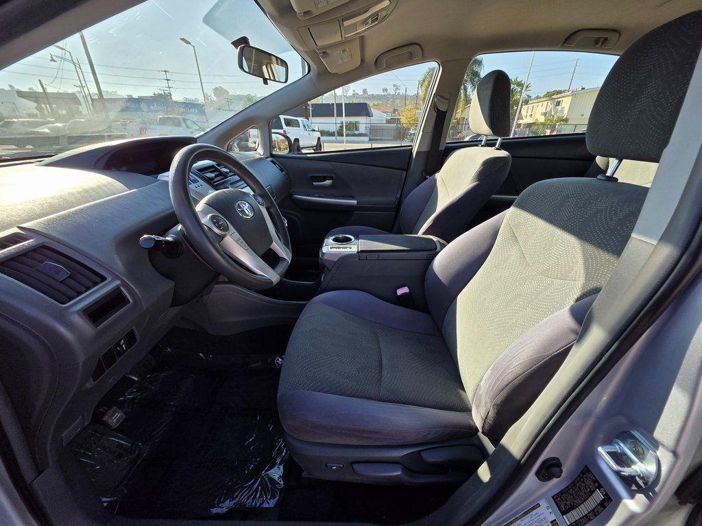 2014 Toyota Prius v  - 22962338 - 13