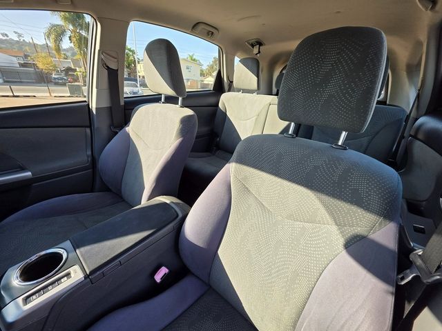 2014 Toyota Prius v  - 22962338 - 14