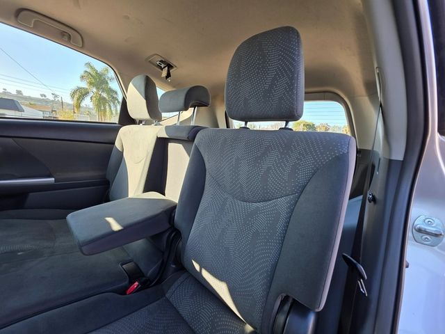 2014 Toyota Prius v  - 22962338 - 16