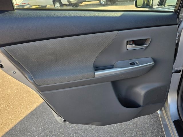 2014 Toyota Prius v  - 22962338 - 18